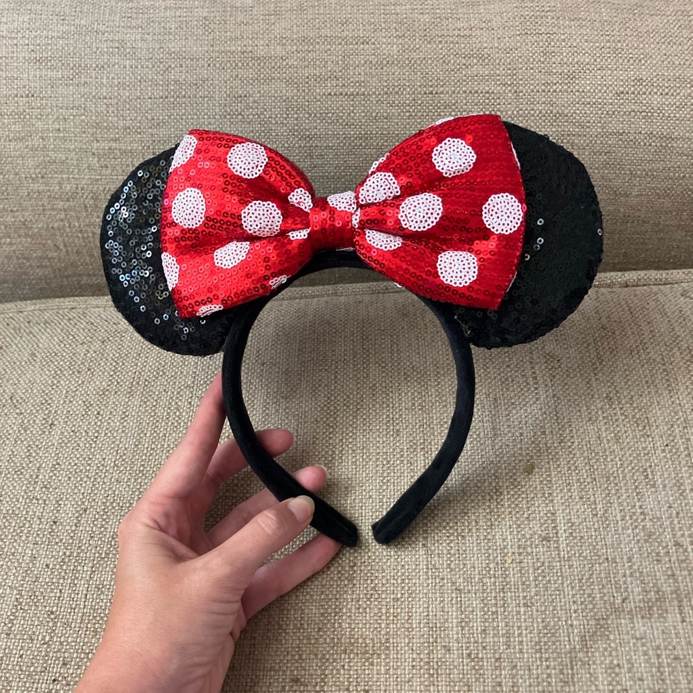 Disney sparkly Minnie Mouse ears with bow